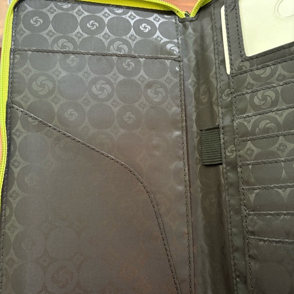 Samsonite Lime Green Quilted Wallet - Picture 3 of 6